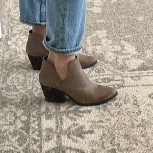 Steve Madden short cut out boots